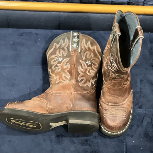 Ariat Cowgirl Boots, Size 6.5 - Picture 6 of 13